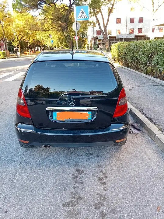 Mercedes-Benz C-Class 2010 photo 2