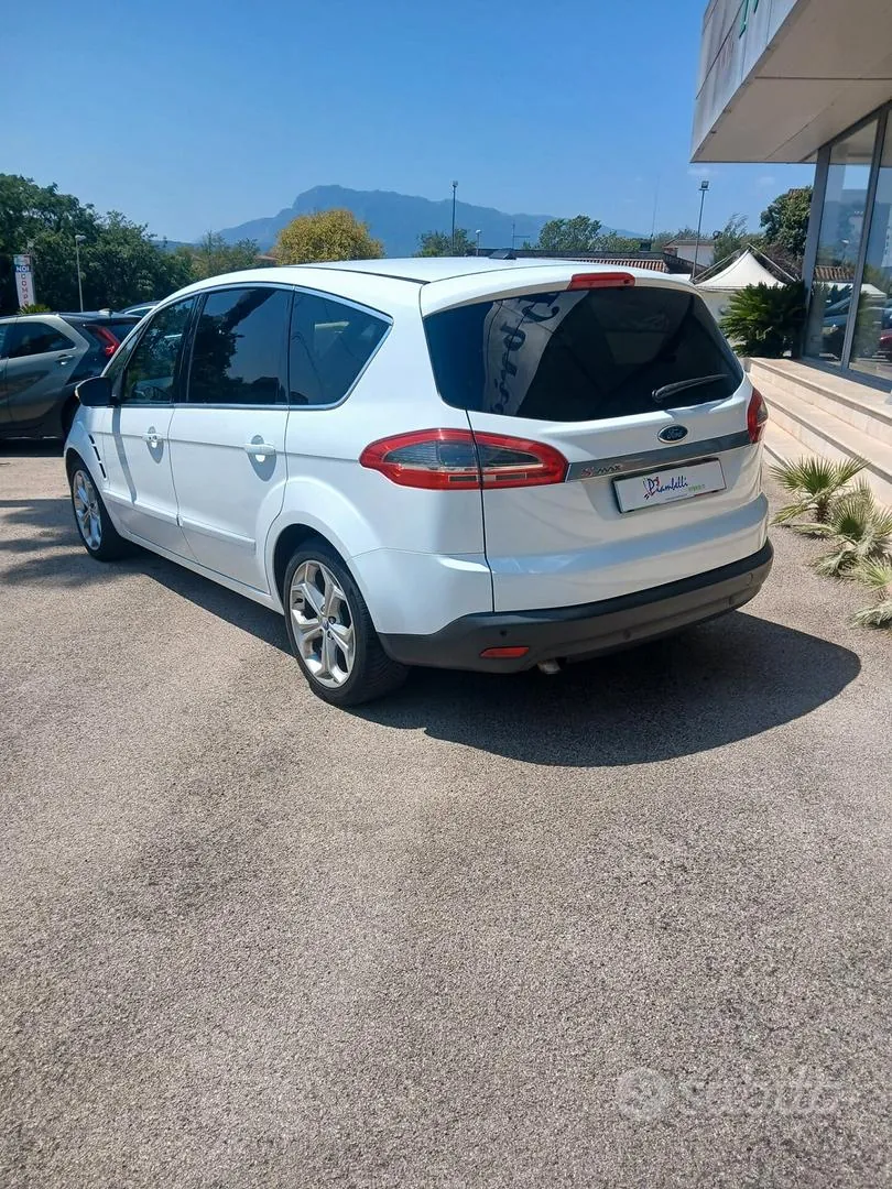 Ford S-Max 2012 photo 2