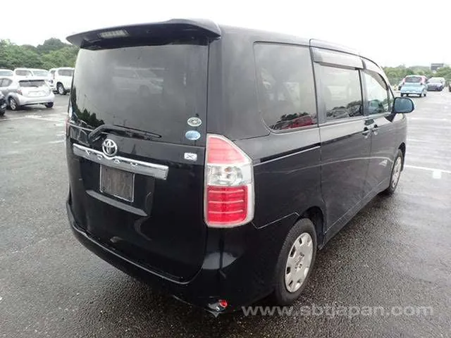 Toyota Noah 2008 photo 4