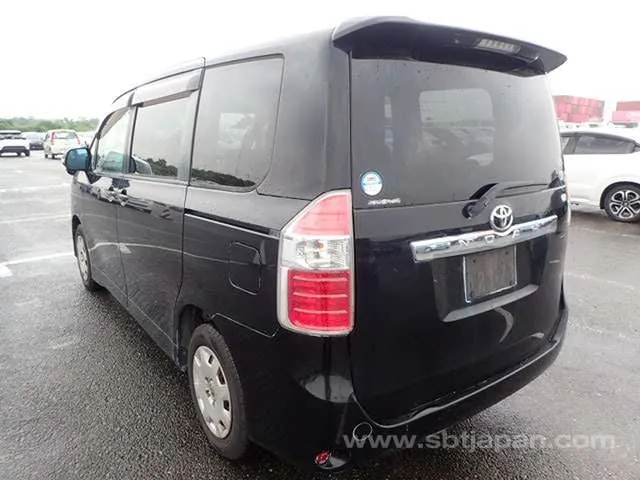 Toyota Noah 2008 photo 3
