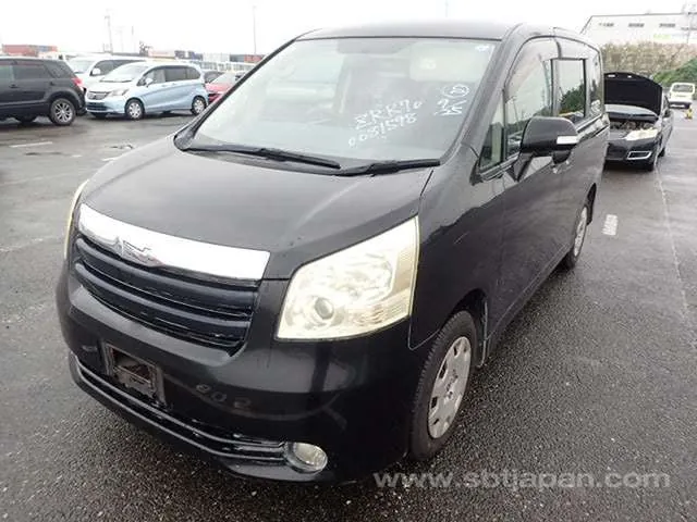 Toyota Noah 2008 photo 2