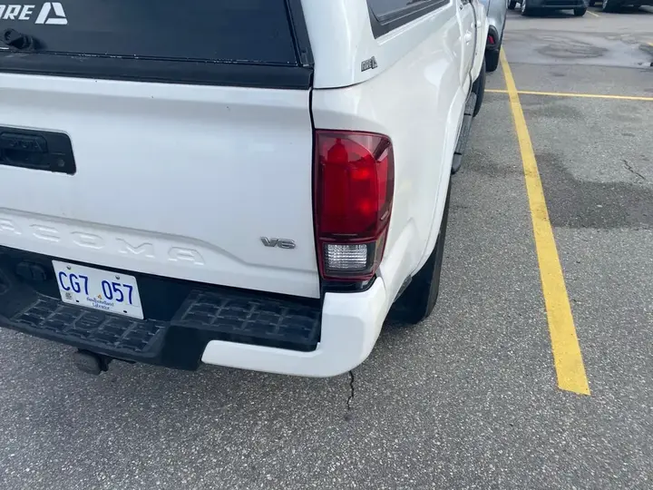 Toyota Tacoma 2023 photo 2