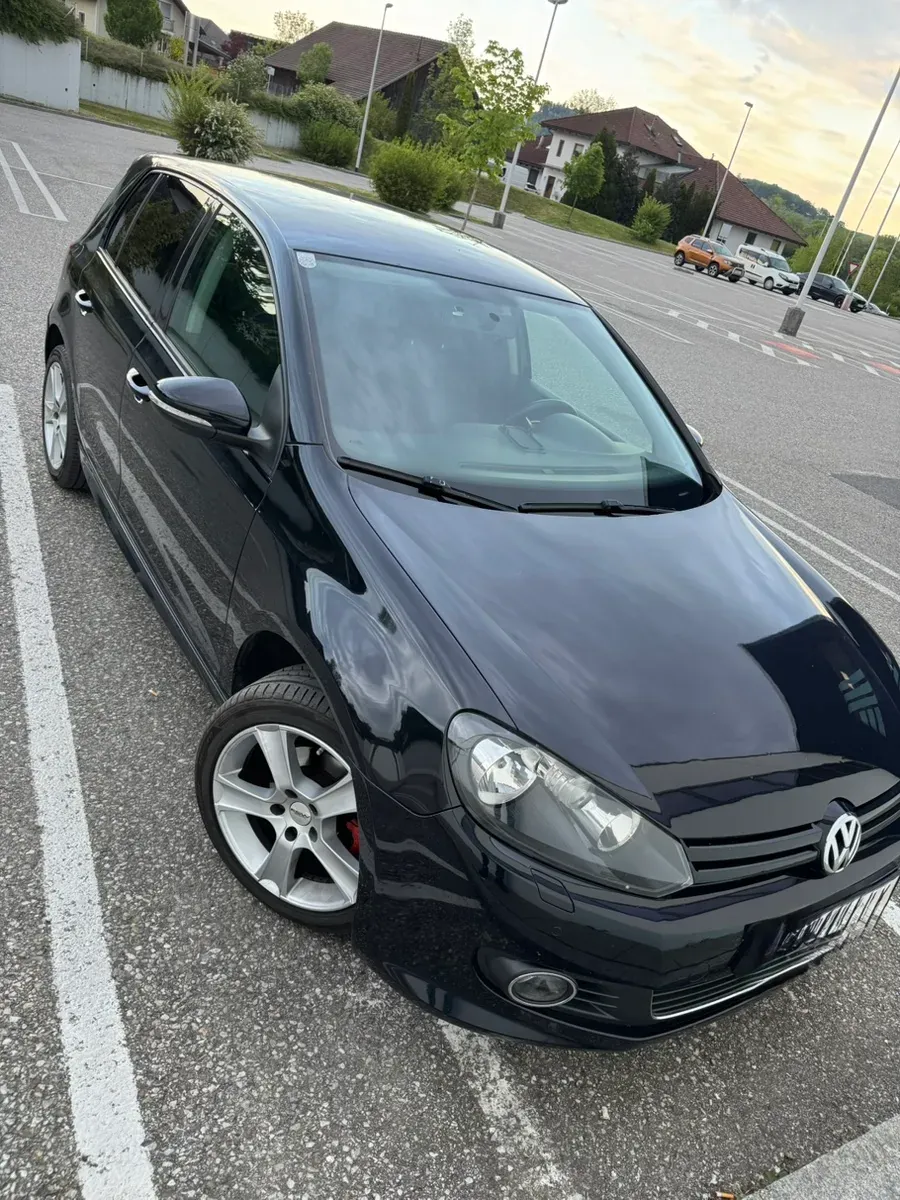 Volkswagen Golf 2010 photo 2