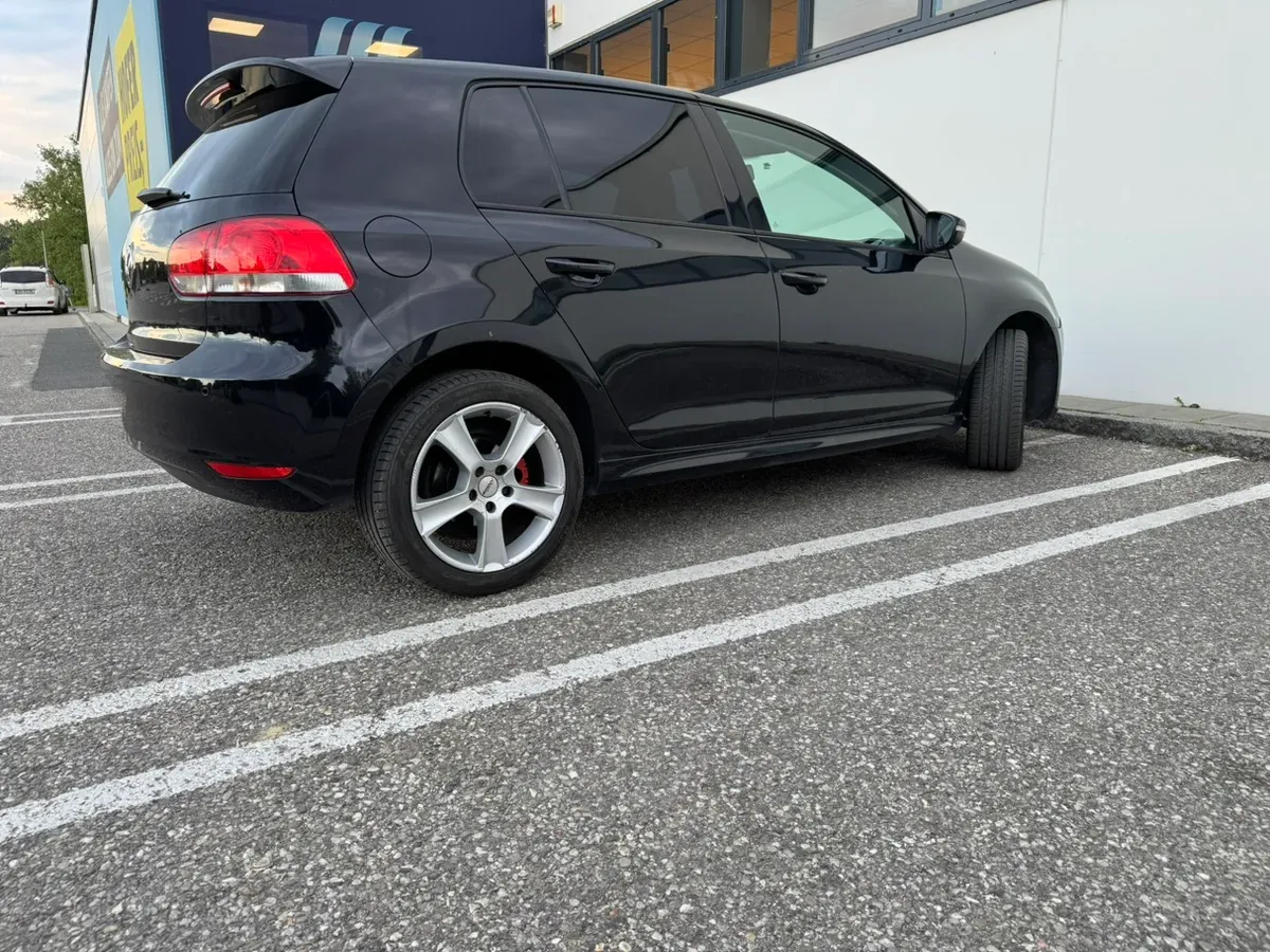 Volkswagen Golf 2010 photo 3