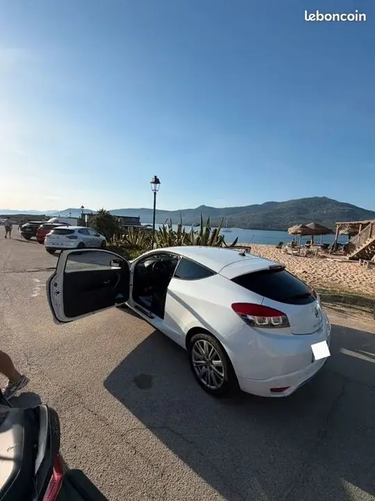 Renault Megane 2013 photo 2
