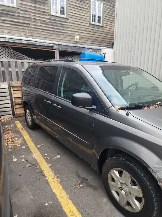 Dodge Grand Caravan 2010 photo 2