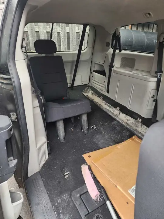Dodge Grand Caravan 2010 photo 3