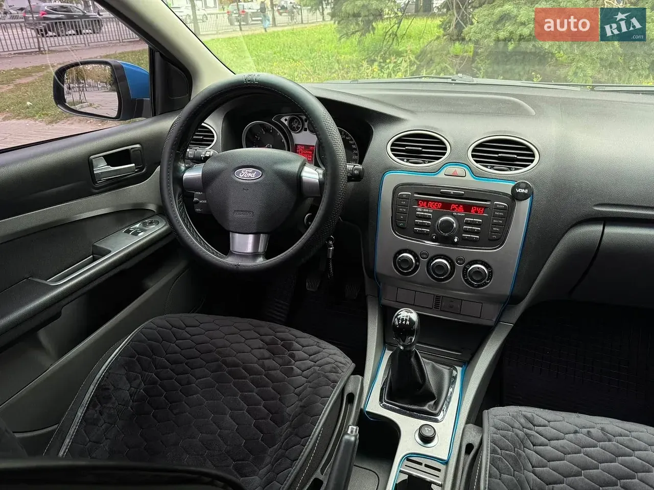 Ford Focus 2010 photo 2