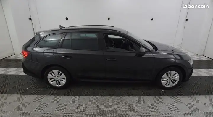 Skoda Octavia 2024 photo 3