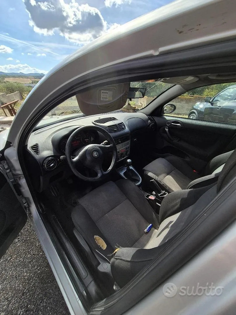 Alfa Romeo 147 2005 photo 5