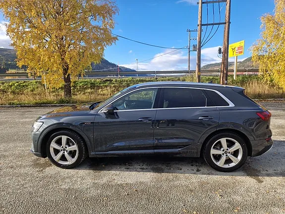 Audi E-Tron 2021 photo 2