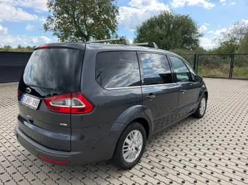 Ford Focus 2009 photo 2
