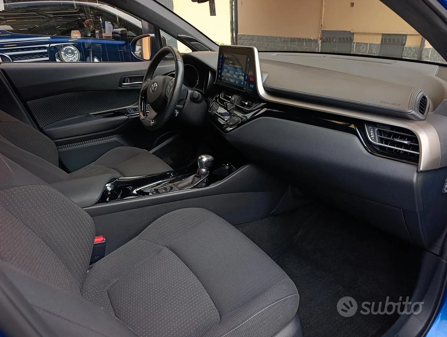 Toyota C-Hr 2018 photo 3