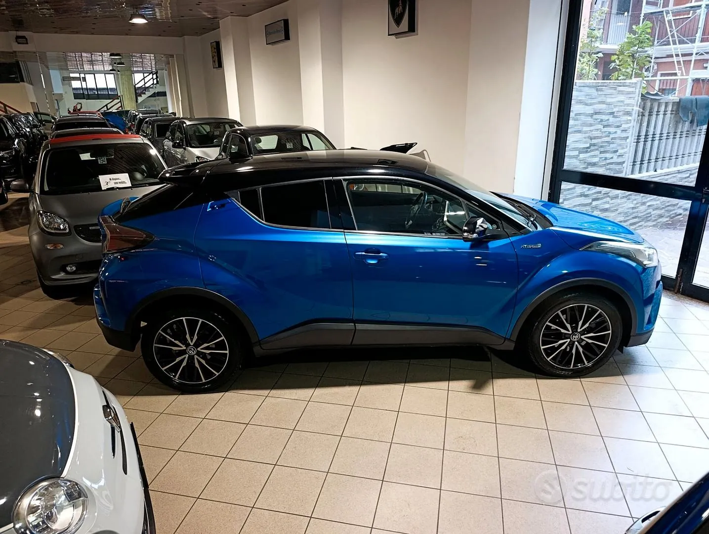 Toyota C-Hr 2018 photo 2
