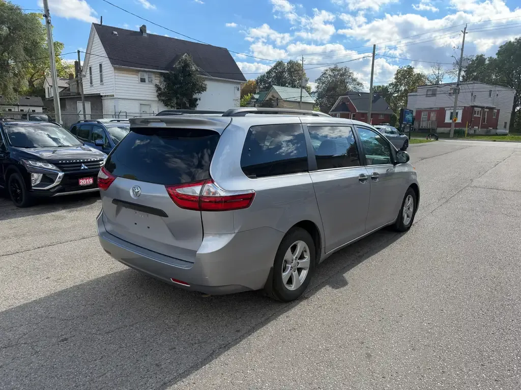 Toyota Sienna 2015 photo 5