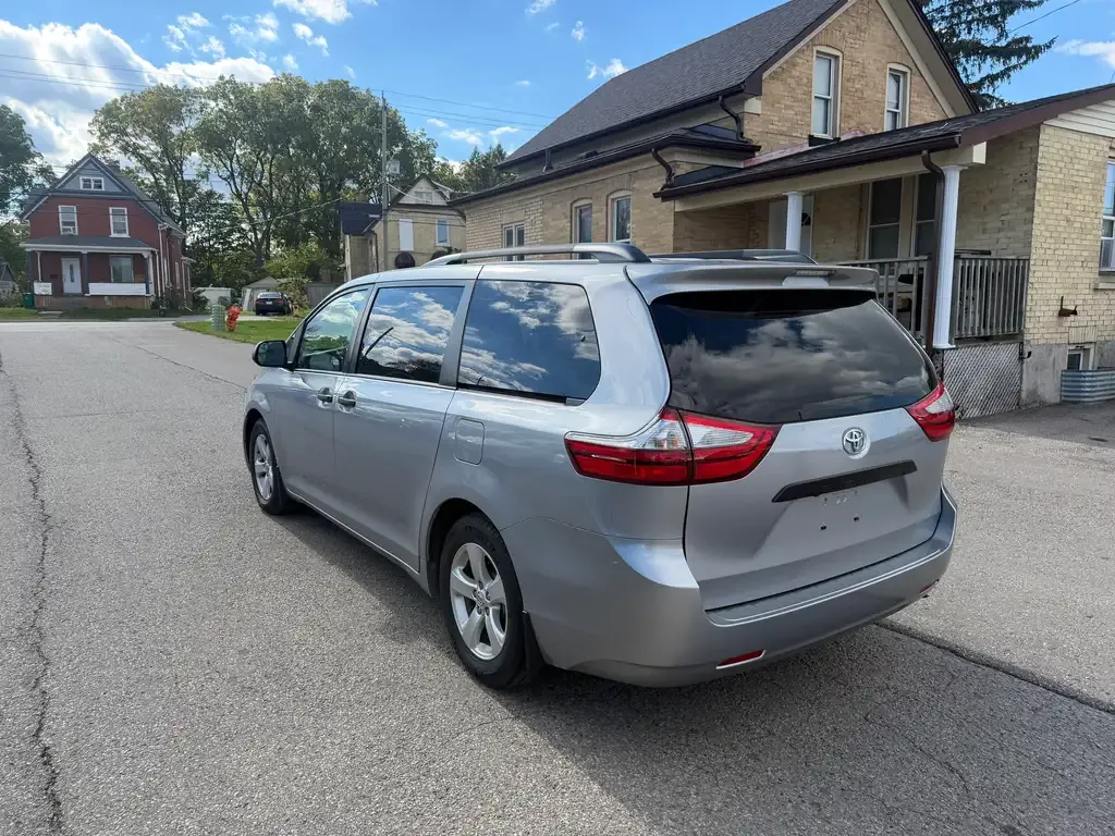 Toyota Sienna 2015 photo 3
