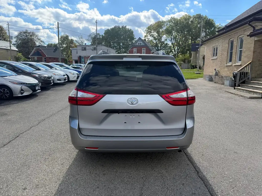 Toyota Sienna 2015 photo 4