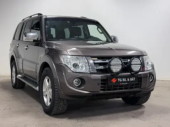Mitsubishi Pajero 2013 photo 2