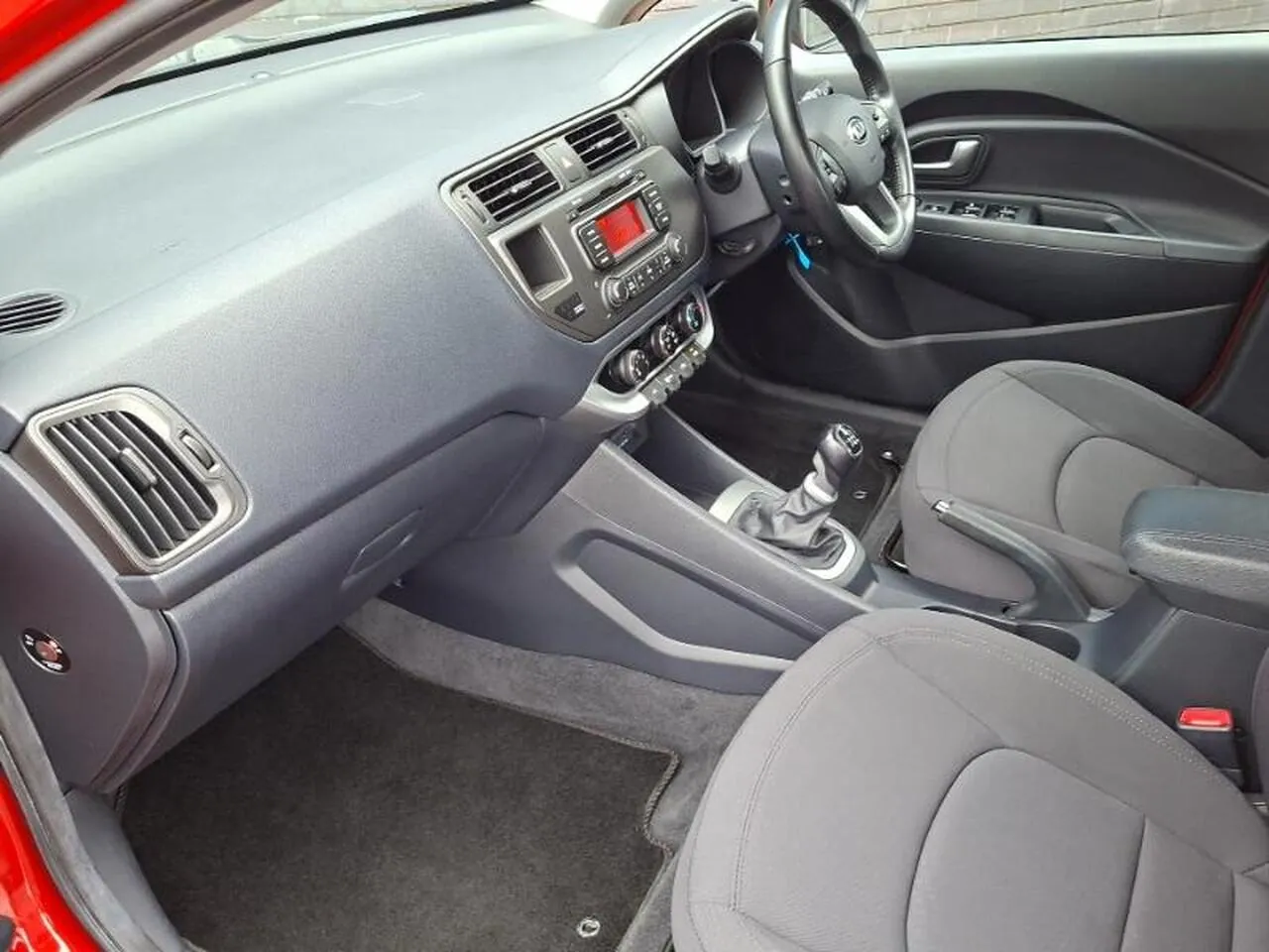 Kia Rio 2015 photo 5