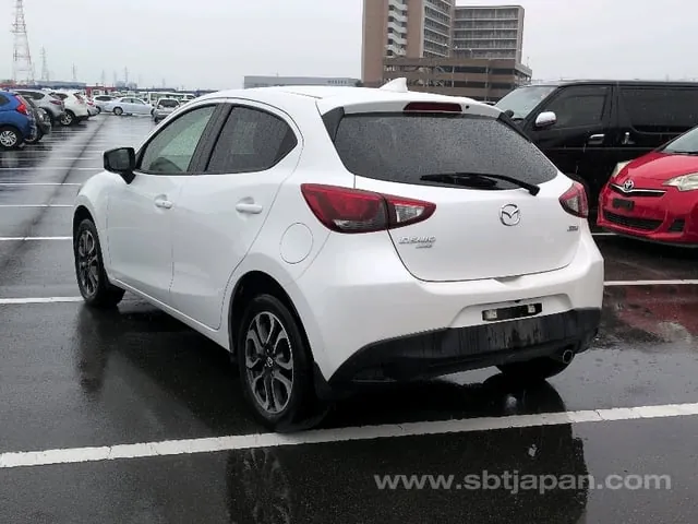 Mazda Demio 2016 photo 3
