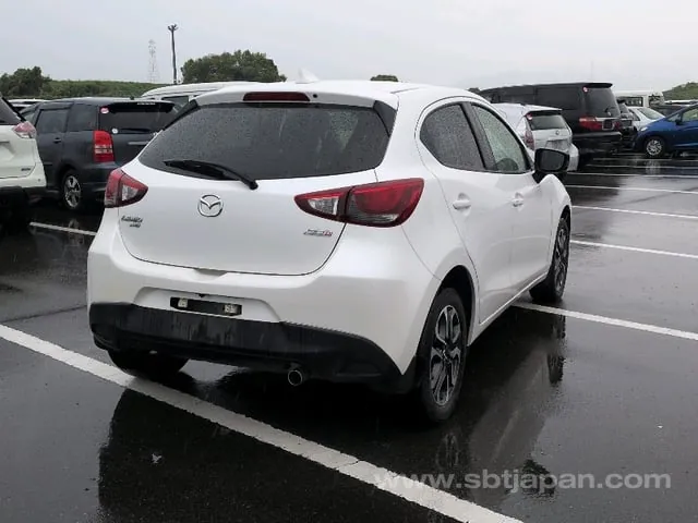 Mazda Demio 2016 photo 4