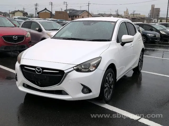 Mazda Demio 2016 photo 2