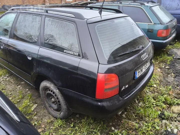 Audi A4 1997 photo 4