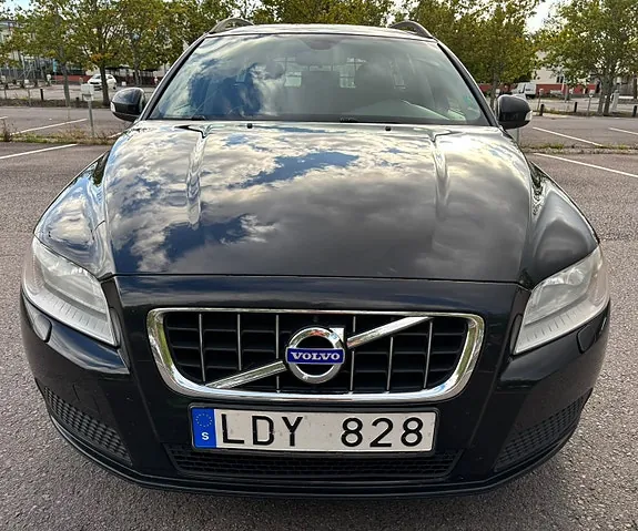 Volvo V70 2011 photo 2