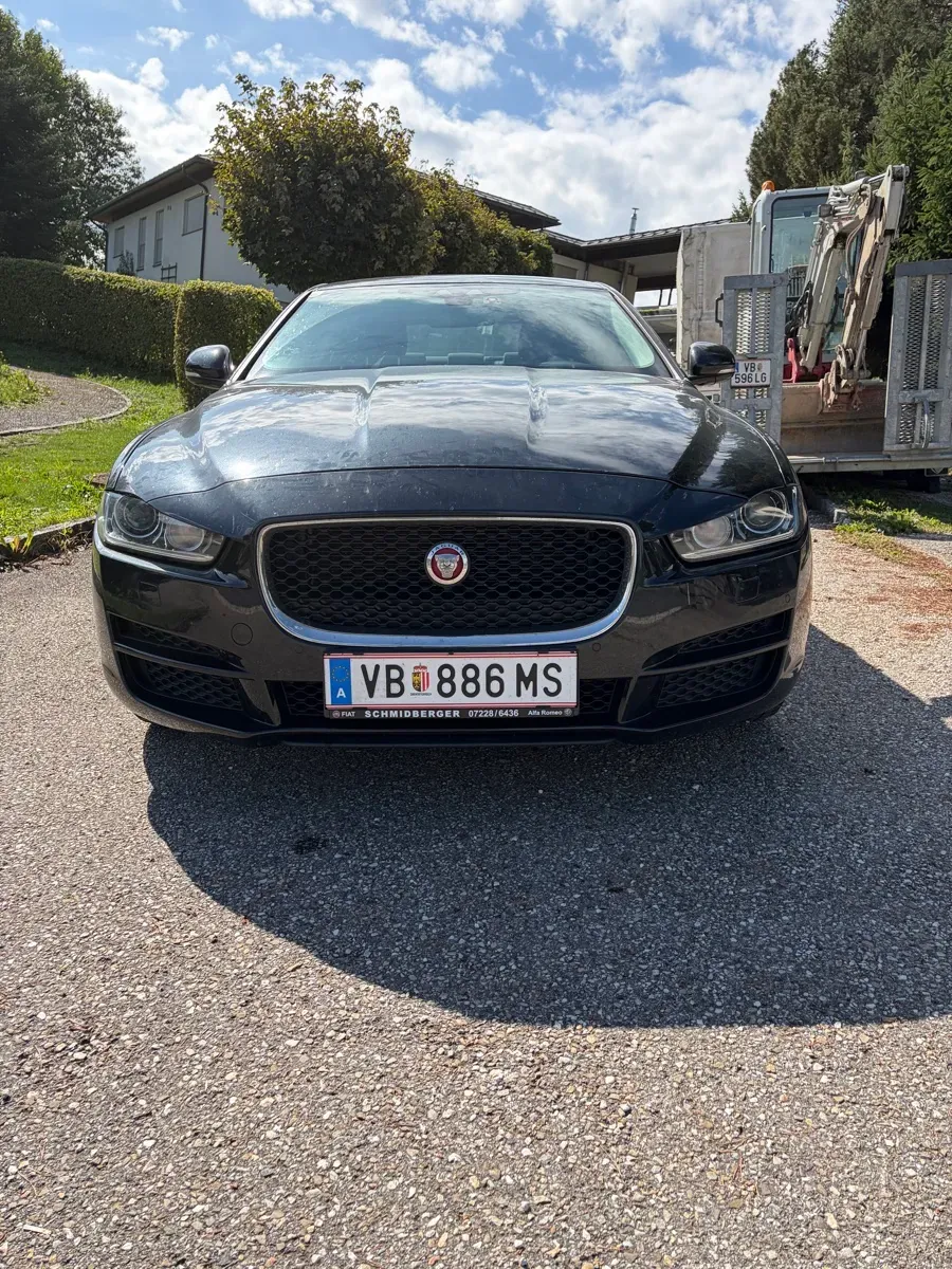 Jaguar Xe 2017 photo 2