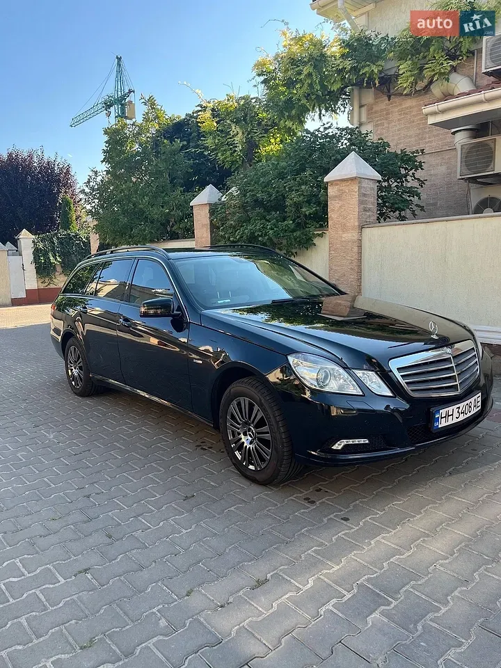 Mercedes-Benz E-Class 2010 photo 2