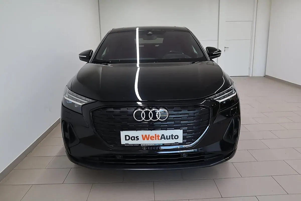Audi Q4 2022 photo 2