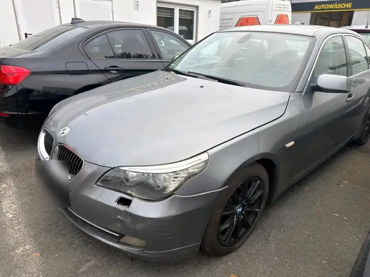 BMW 523I