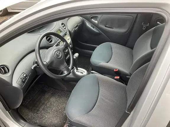 Toyota Yaris 2003 photo 4