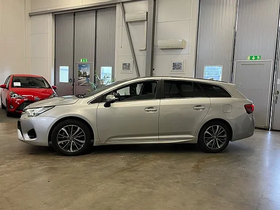 Toyota Avensis 2016 photo 2
