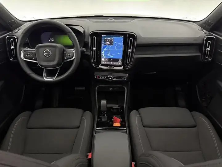 Volvo Xc40 2023 photo 2