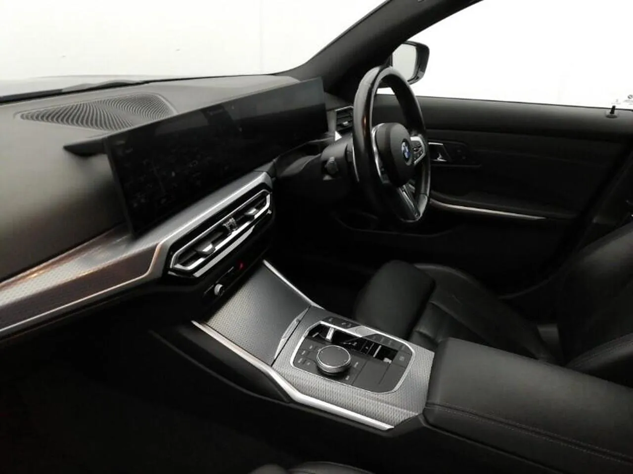 BMW 3 Series 2024 photo 5