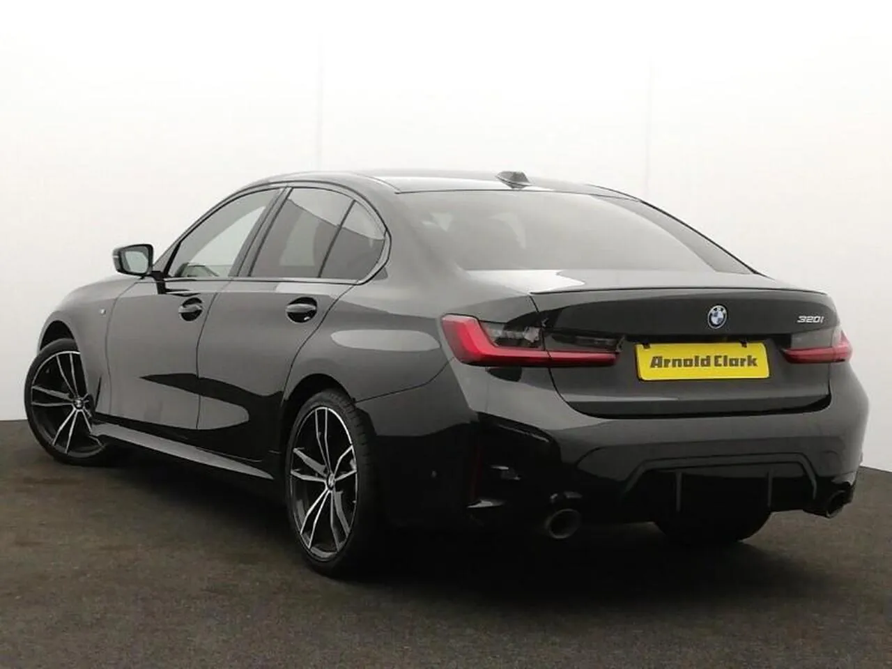 BMW 3 Series 2024 photo 2