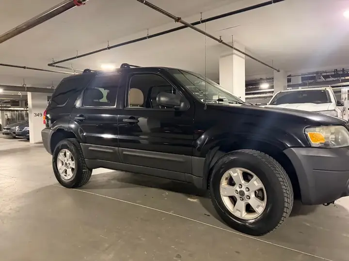 Ford Escape 2006 photo 2