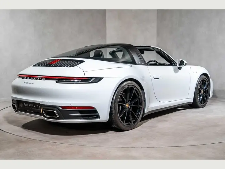 Porsche 911 2023 photo 4