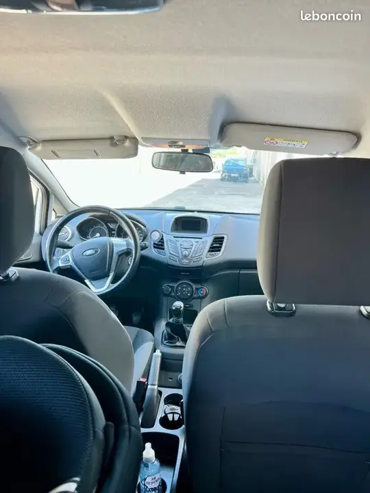 Ford Fiesta 2016 photo 2