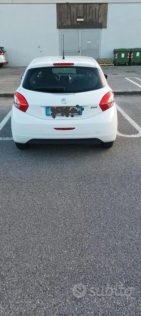 Peugeot 208 2013 photo 3