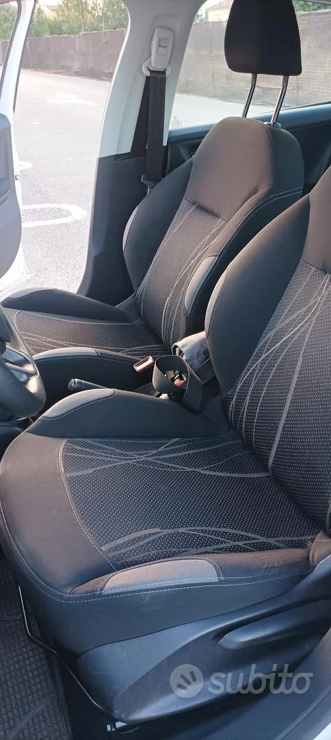 Peugeot 208 2013 photo 5