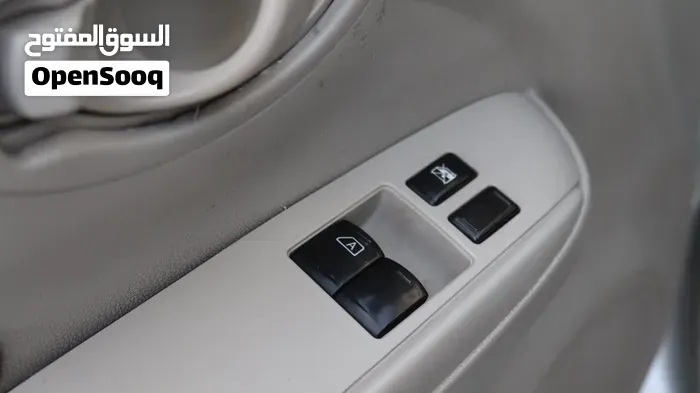 Nissan Sunny 2012 photo 4