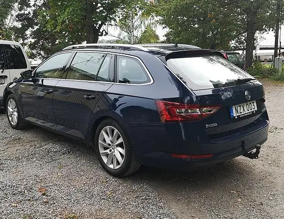 Skoda Superb 2016 photo 2