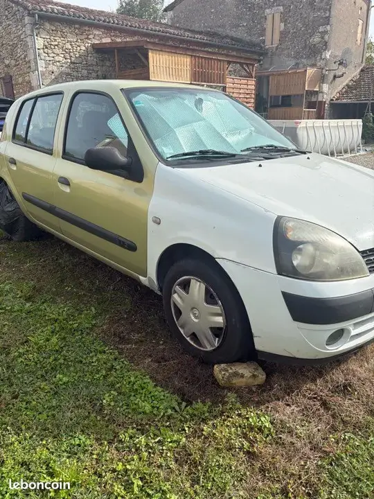 Renault Clio 2004 photo 3