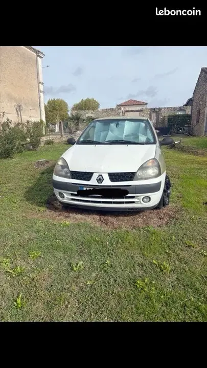 Renault Clio 2004 photo 2