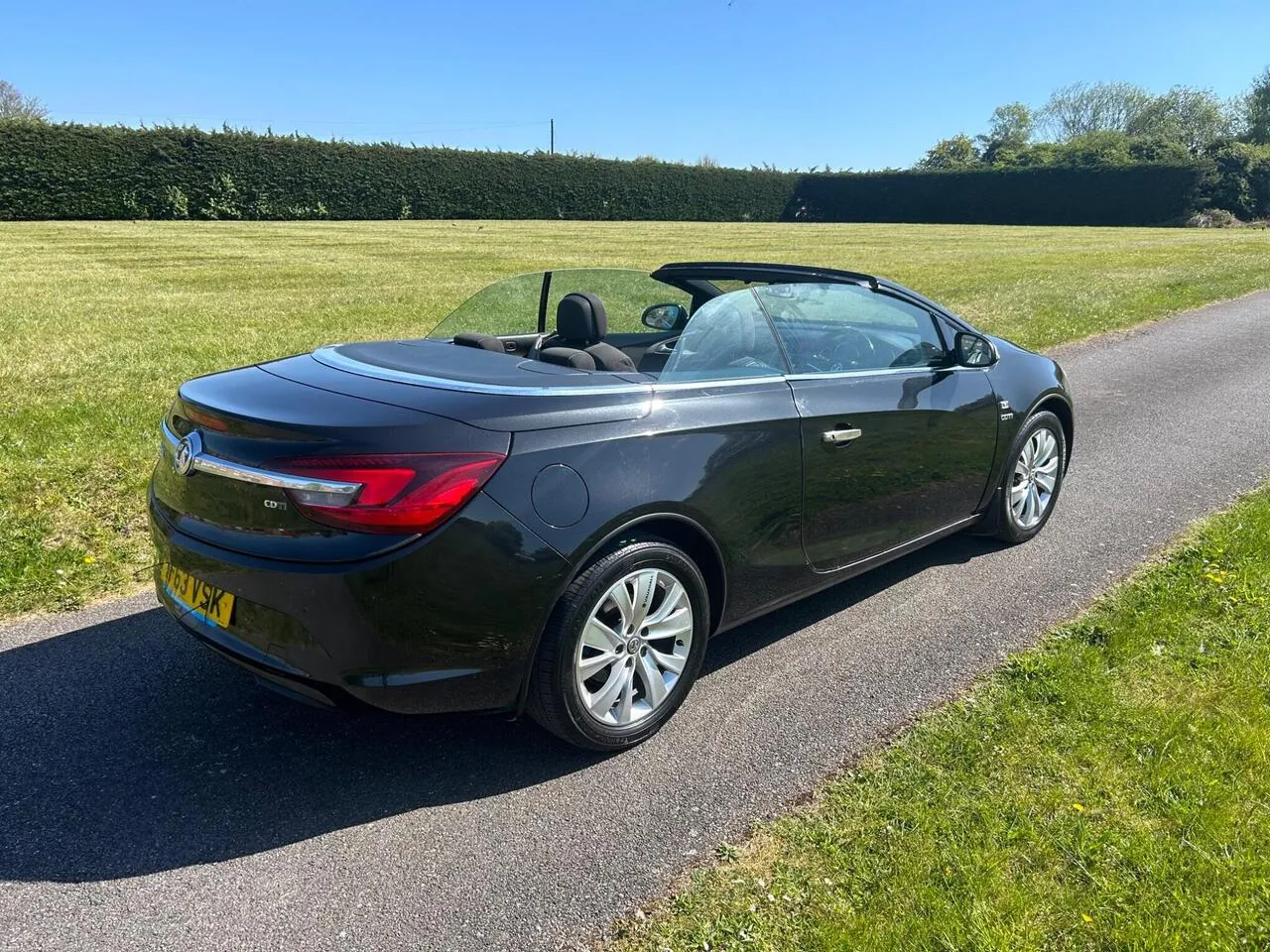 Vauxhall Cascada 2013 photo 3
