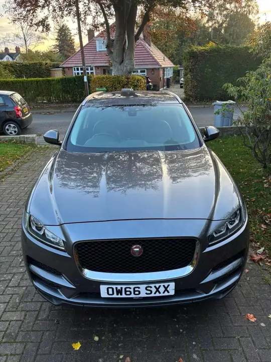 Jaguar F-Pace 2016 photo 2