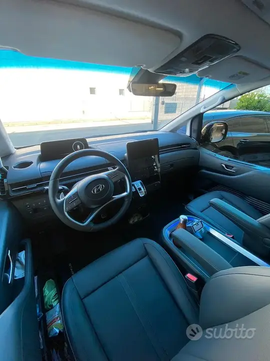 Hyundai Staria 2024 photo 4