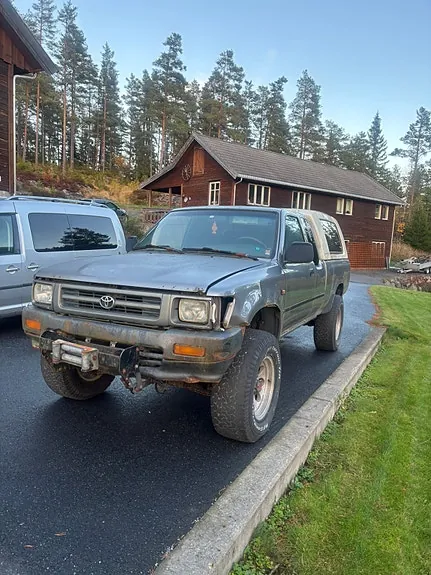 Toyota Hilux 1993 photo 4